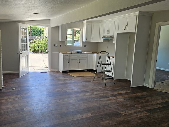 living room/kitchen