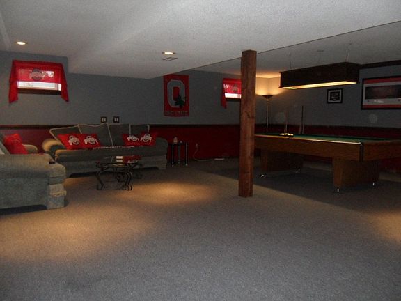 PROFESSIONALLY FINISHE LOWER LEVEL REC ROOM