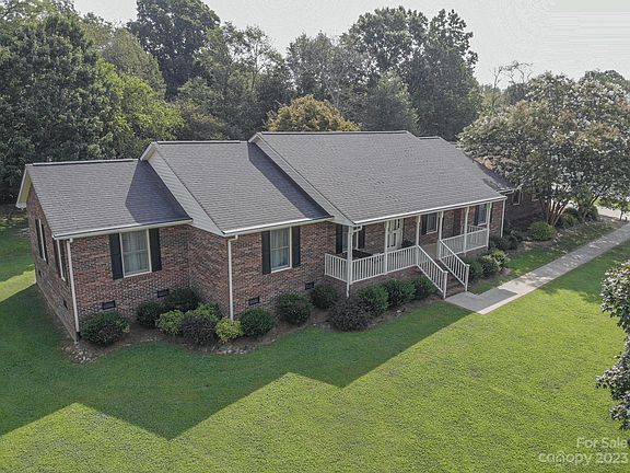 2nd image of 113 Butternut Dr