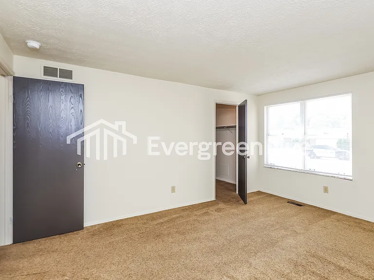 8676 Belle Chase Dr — Photo 12