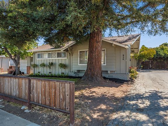 3rd image of 948 Rose Ave