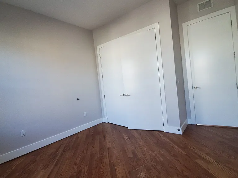 739 Garfield Ave #2E — Photo 2