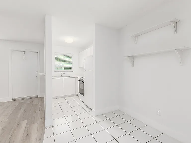 660 SW Bryant Ave #3 — Photo 3