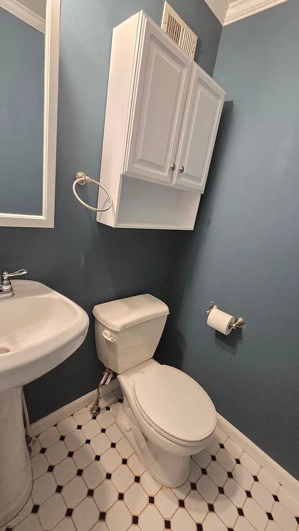 Updated 3 Level TH in Amberleigh — Photo 2