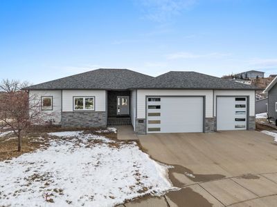 1804 Aspen Cir SW, Minot, ND, 58701