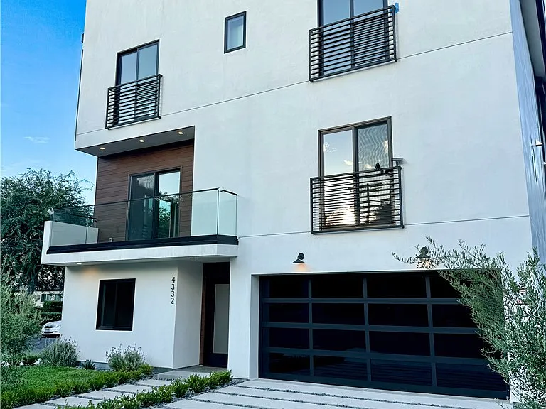 4332 Alcove Ave — Photo 2