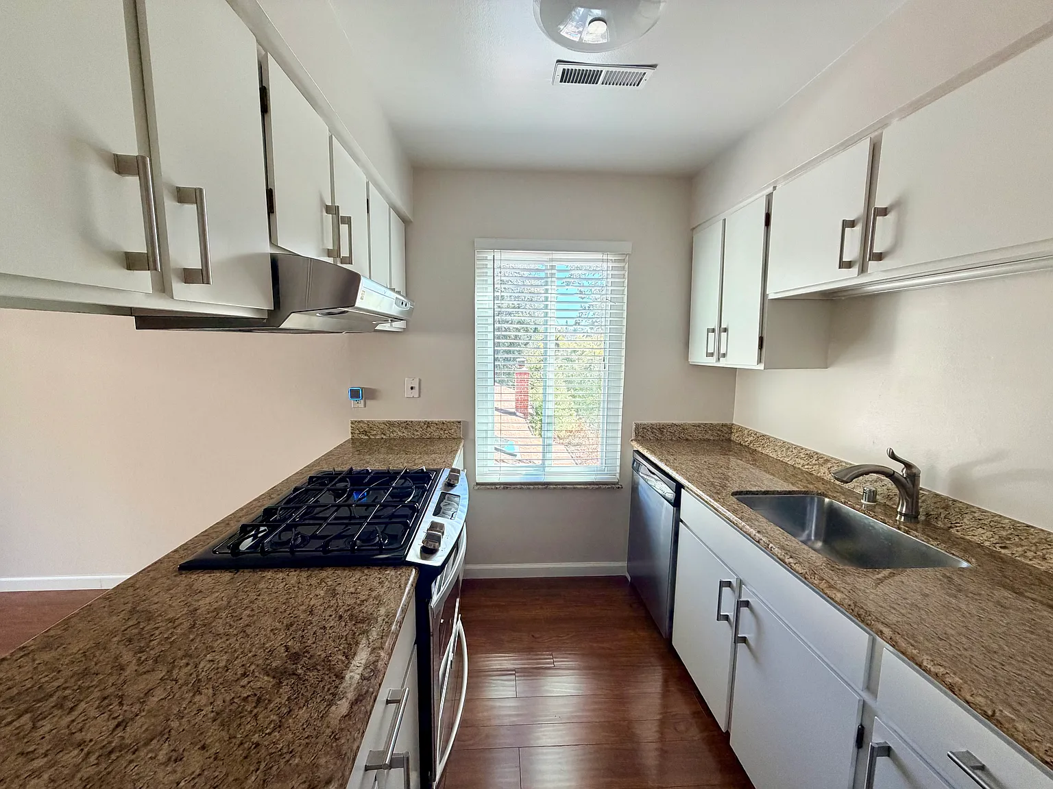 2 bed, 1.5 bath, $3,500 — Photo 4