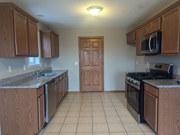 4th image of 7156 Salzbrenner Ln