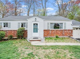81 Amherst Pl, Stamford, CT 06902