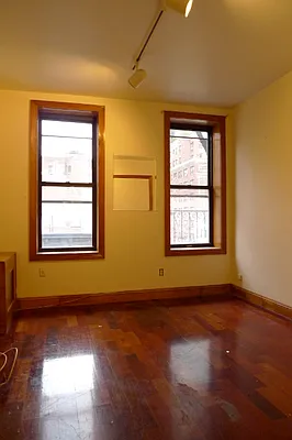 Rented by Metro Realty NY Inc | media 13
