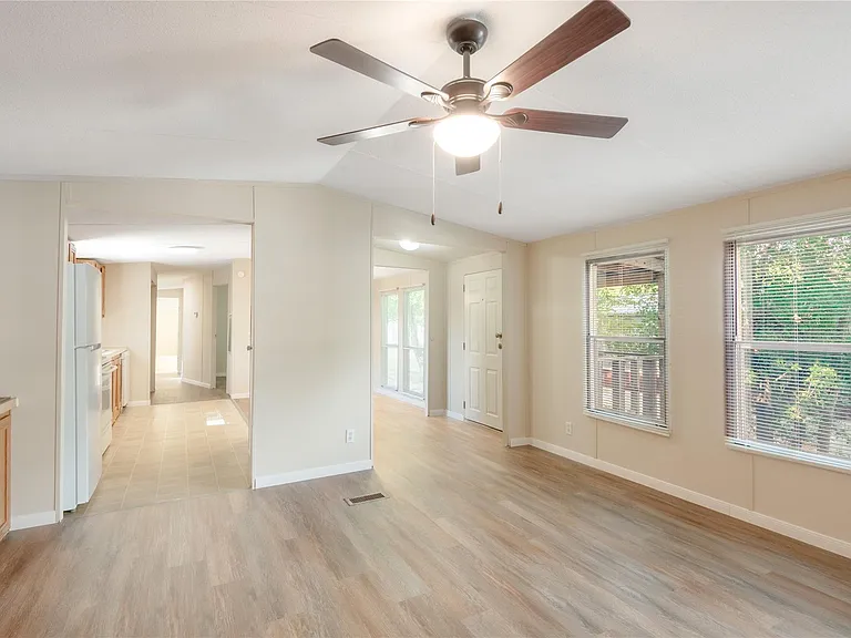 1961 Quality Blvd #12 — Photo 4