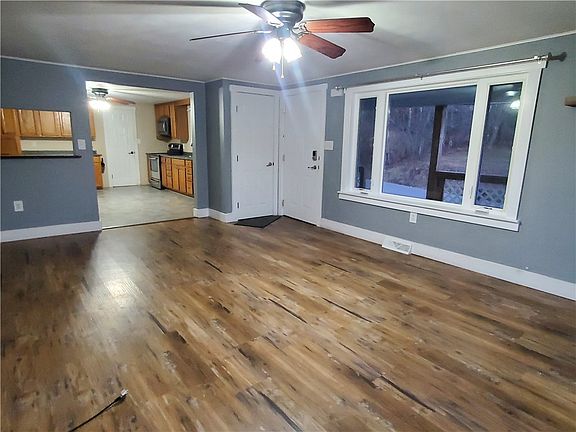 4th image of 450 Church Rd