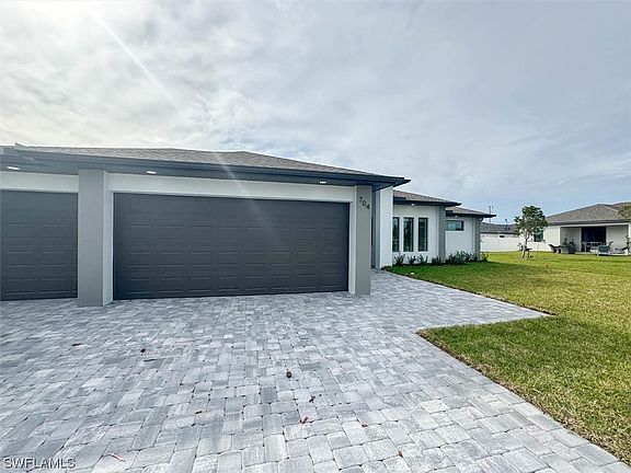 3rd image of 704 SW 26th St