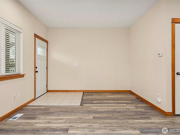 3rd image of 2733 Diamond Street #E