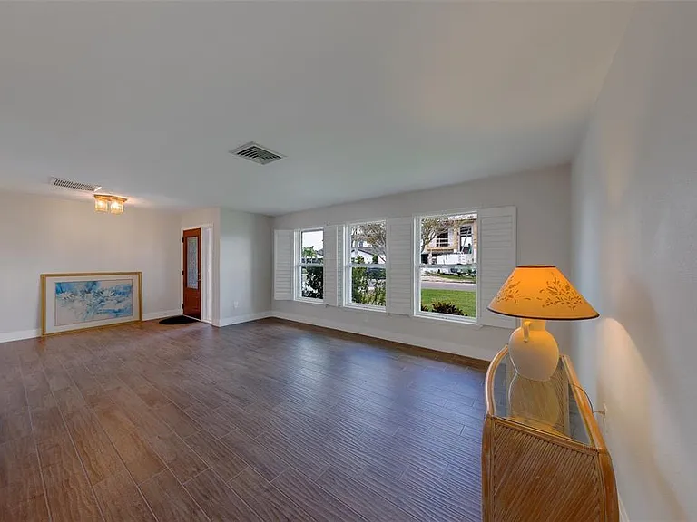 11602 Grove St — Photo 9