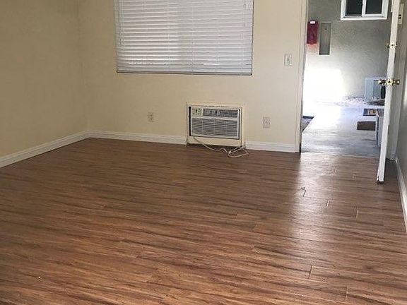 3rd image of 2835 Nina St APT 4
