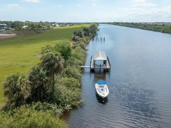 1589 Frontier Cir, Labelle, FL 33935