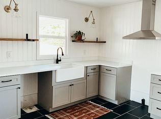 17 E 1st St, Newburgh, IN 47630