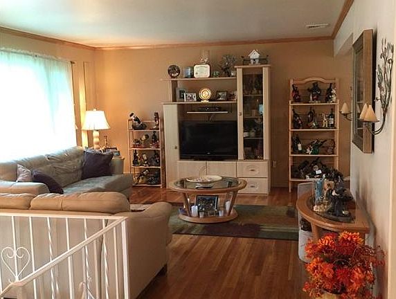 4th image of 8 N Ross Dr