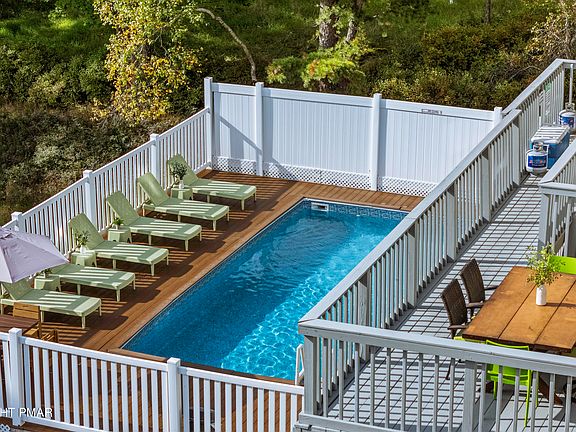 4th image of 318 Mountain Top Lake Rd