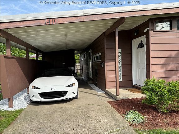 3rd image of 1410 Pearcy Ave