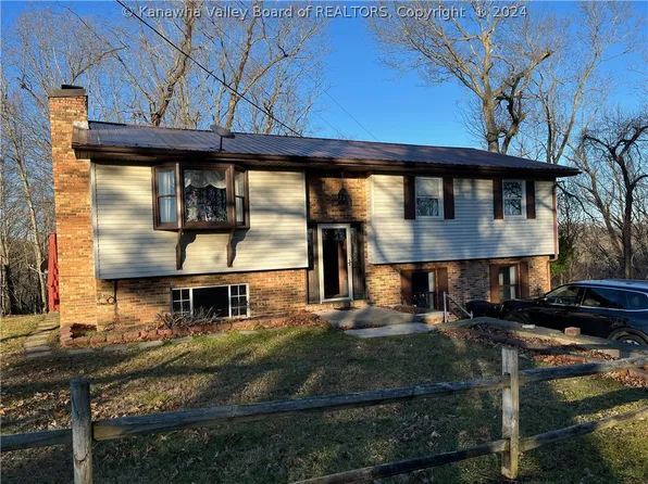 1444 Russell Rd, Saint Albans, WV 25177