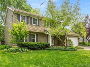 105 Winthrop Ln, Geneva, IL 60134