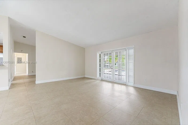 18468 Sw 89th Ct Cutler Bay, Fl 33157 — Photo 2