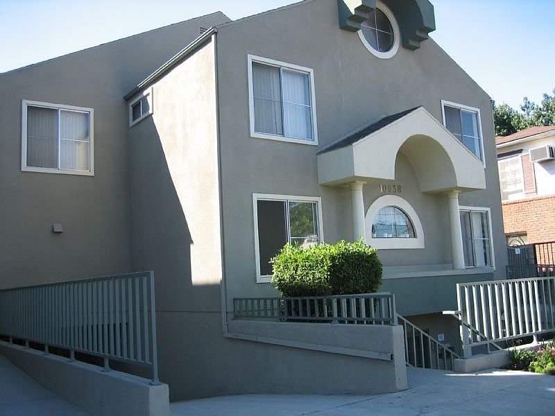 1st image of 10938 Moorpark St APT 101