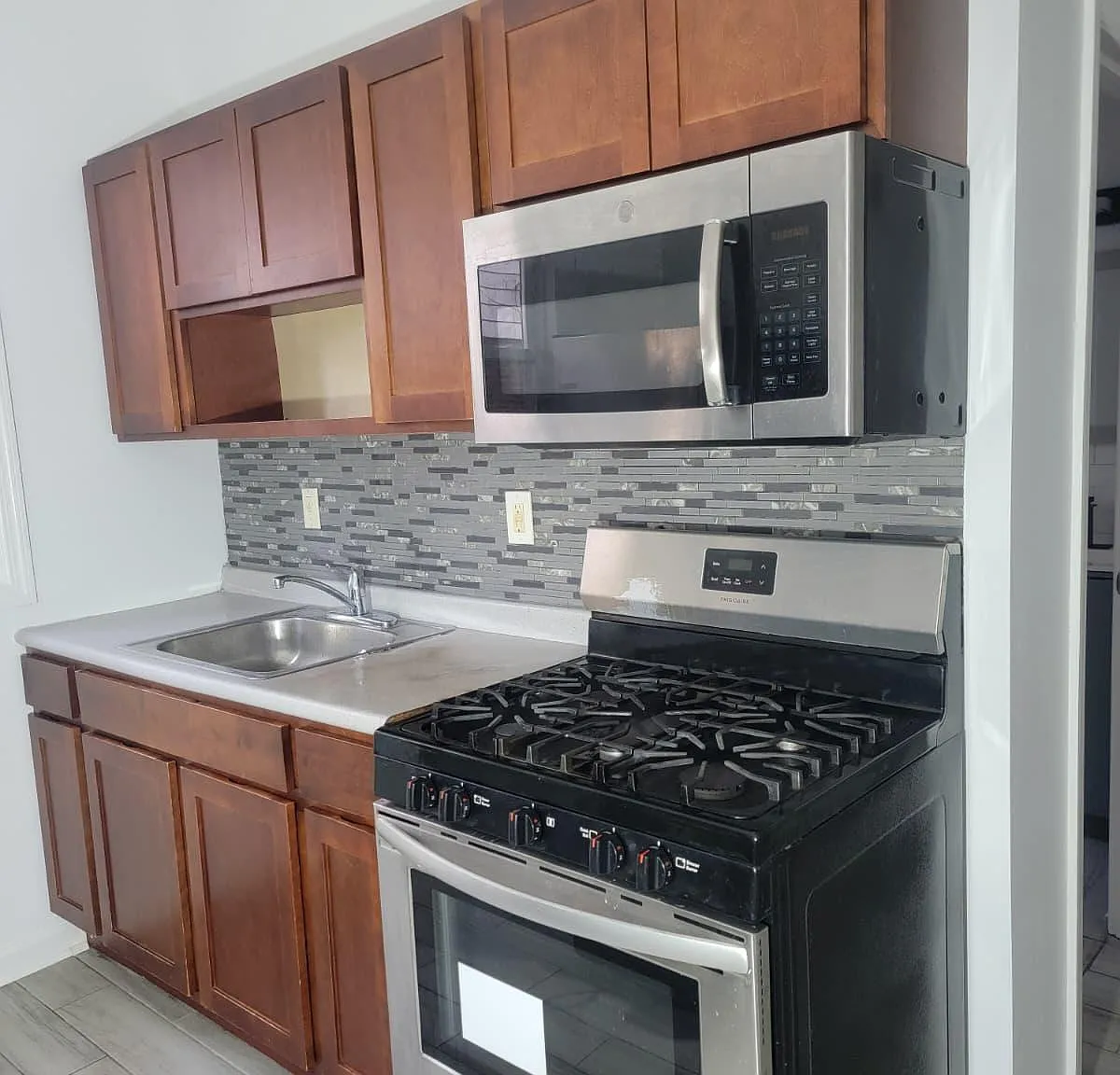 2 bed, 1012 sqft, $1,775 — Photo 4