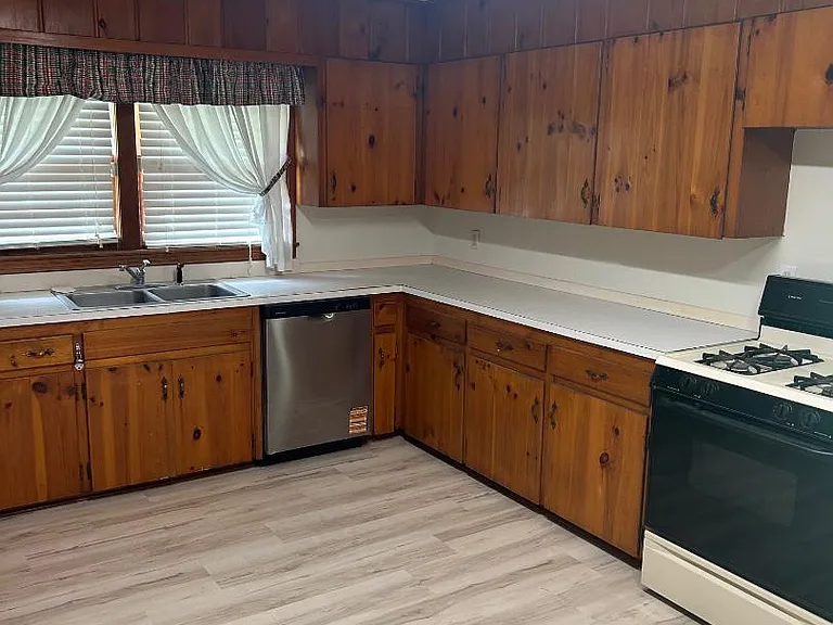 4806 Kendall Ave — Photo 2