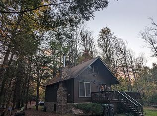 17 Honey Bear Rd, Lake Ariel, PA 18436
