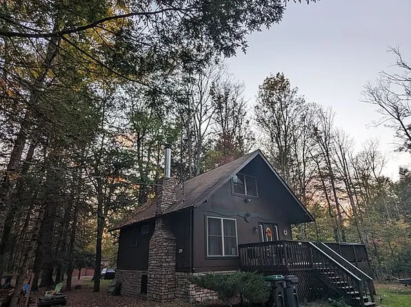 17 Honey Bear Rd, Lake Ariel, PA 18436