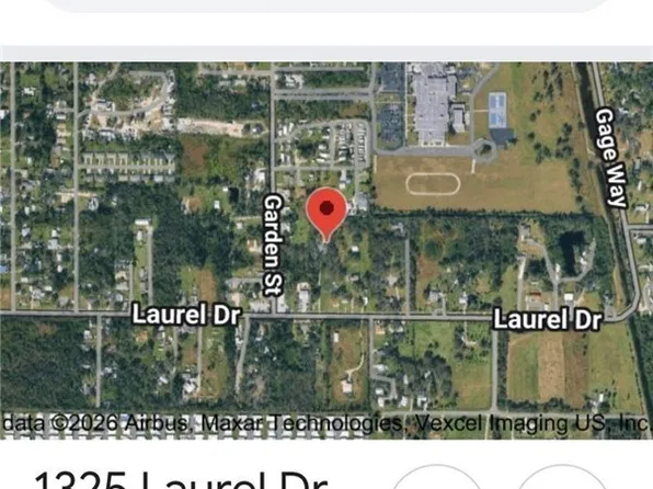 1325 Laurel Dr, North Fort Myers, FL 33917