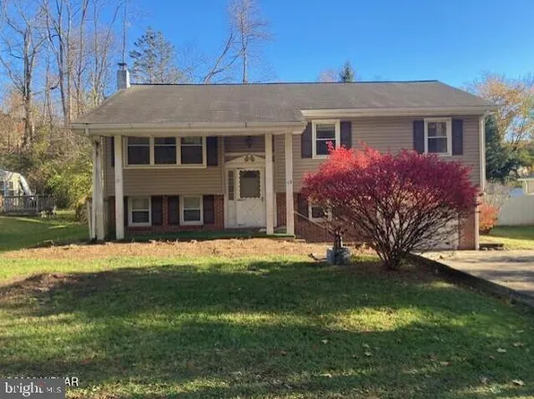 13 Hickory Dr, Lock Haven, PA 17745
