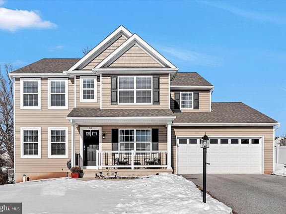 3rd image of 30 Jennifer Rd