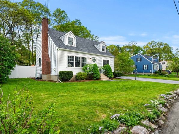 14 Walnut Rd, Chelmsford, MA 01824