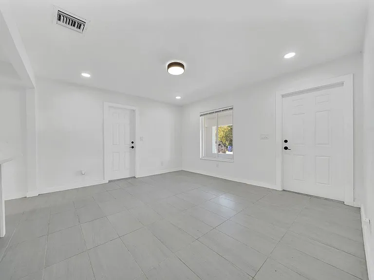 1108 NE 16th St #1106 — Photo 33