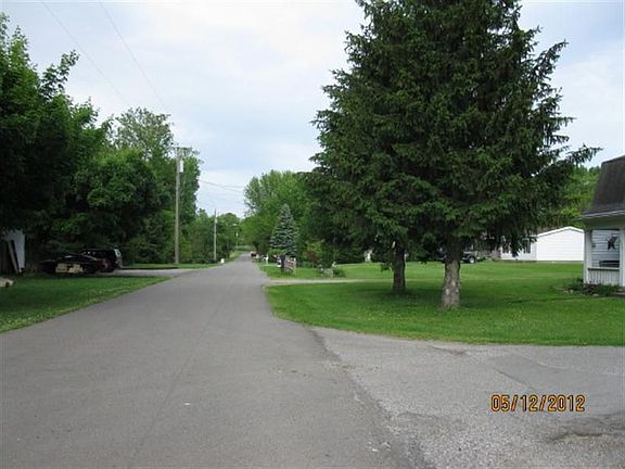 3rd image of 4558 Main St