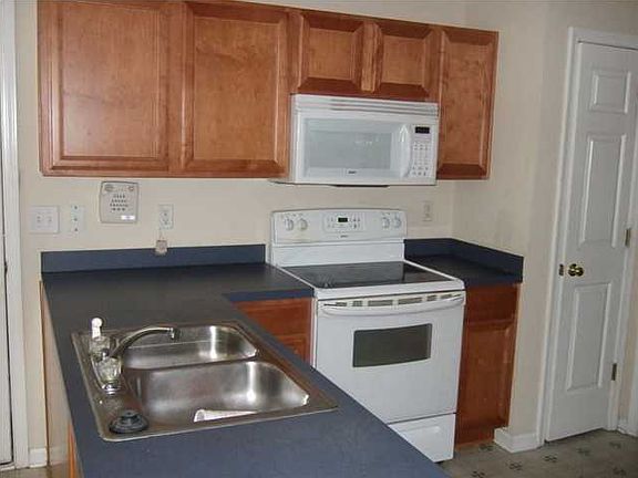 3rd image of 305 Jamestown Dr
