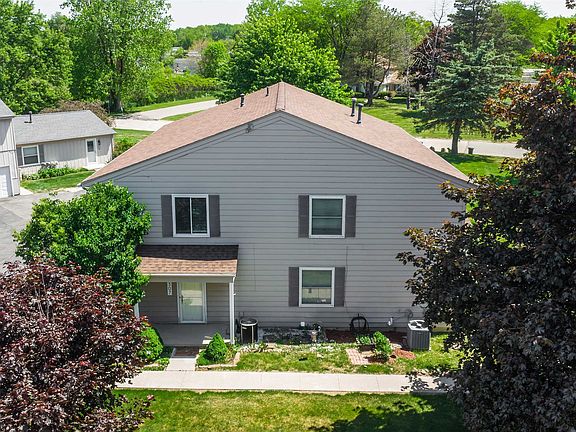 2nd image of 8307 Camelot Ct