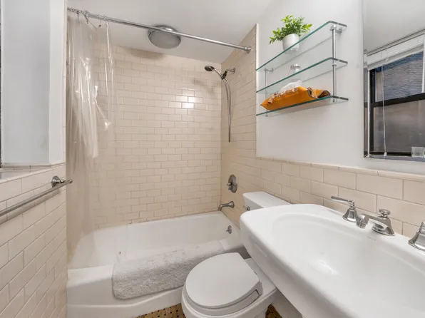 111 East 88th Street 2C image 5 of 5