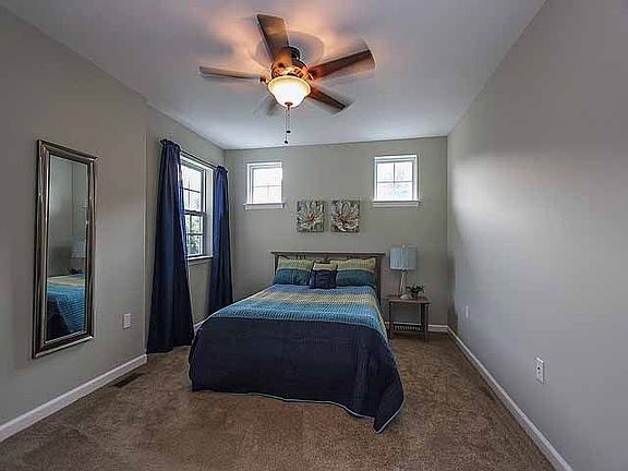 3rd image of 415 Heritage Ln