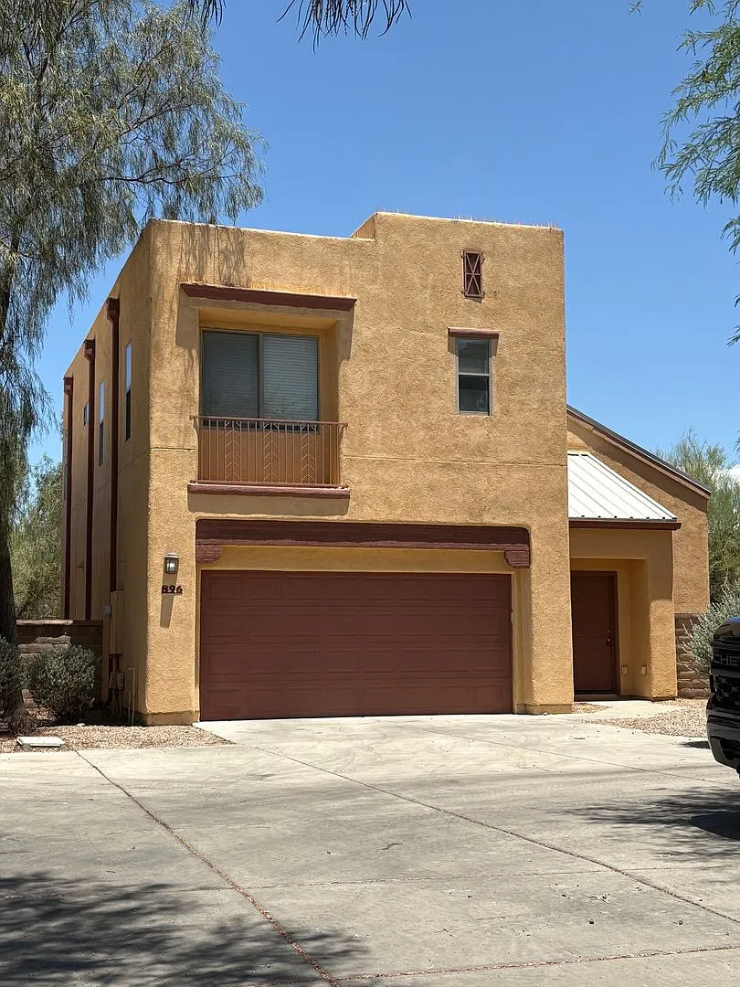Must See 3 bedroom home! Near Downtown and A Mountain! A/C! Split Level! — Photo 1