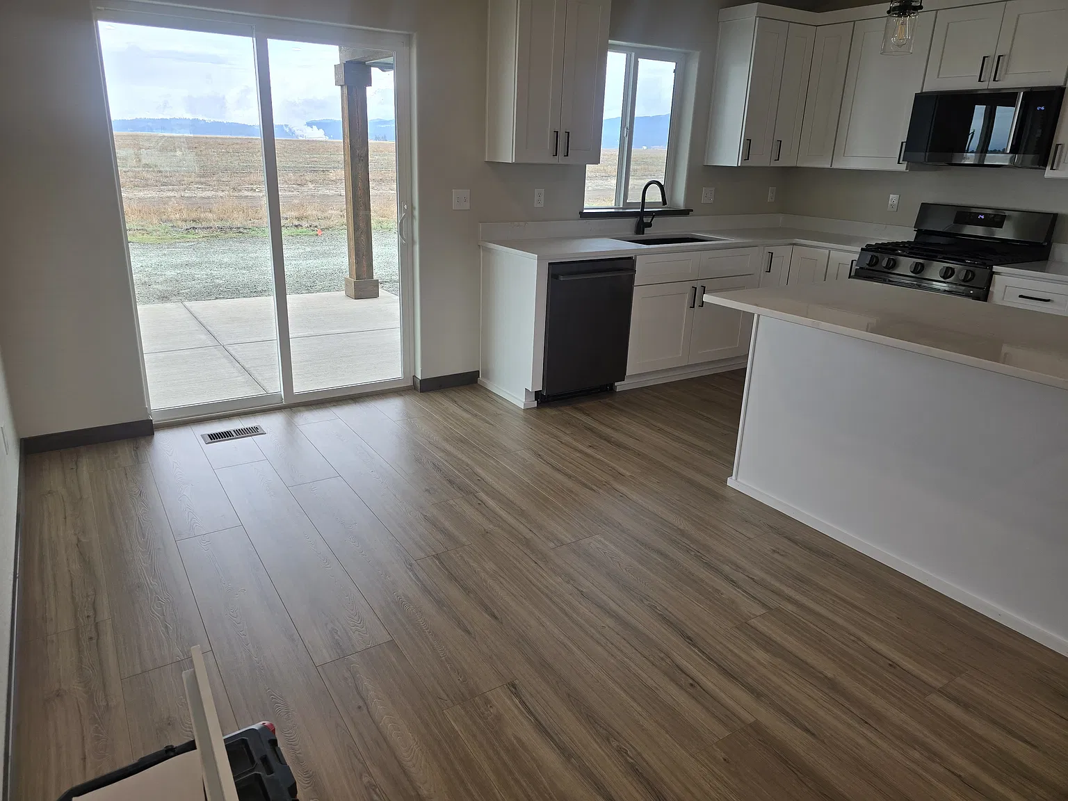 3 bed, 1250 sqft, $2,600 — Photo 3