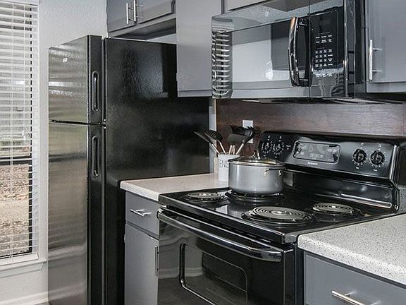4th image of 11530 Vance Jackson Rd APT 101