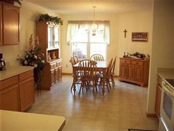 5th image of 88 Windjammer Ct #10
