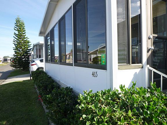 2nd image of 465 Union St
