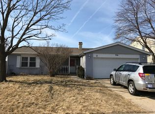956 Crofton Ln, Buffalo Grove, IL 60089