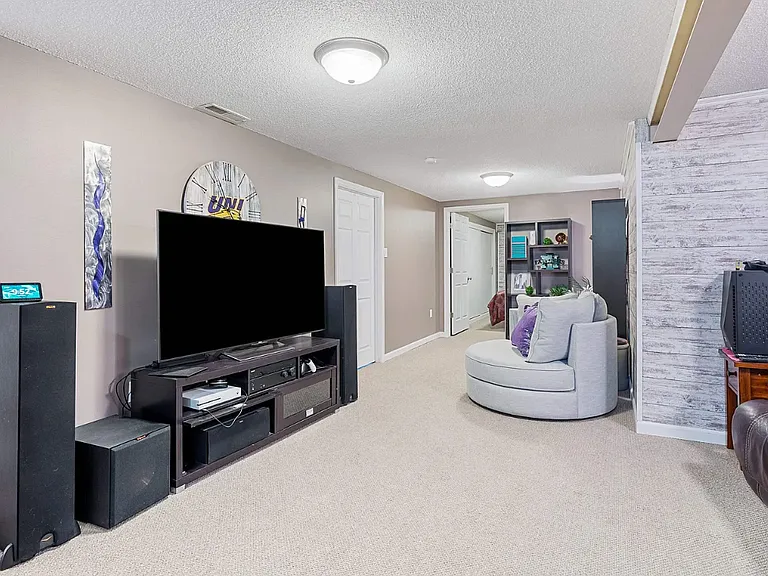 3029 Saratoga Dr — Photo 8